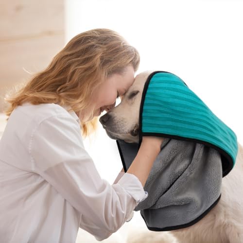 Microfiber Dog Towel & Paw Cleaner – Super Absorbent for Drying Dogs Large, Medium & Small, Quick Dry Pet Towels with Hand Pockets, Soft & Durable Puppy Towel, Machine Washable, Hanging Loop (Medium)