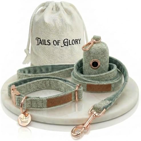 – Luxury 3-Piece Dog Walking Set – Adjustable Collar, 150 cm Leash, Poo Bag Holder – English Tweed & Soft Velvet – Elegant, Comfortable & Practical – 3 Colors