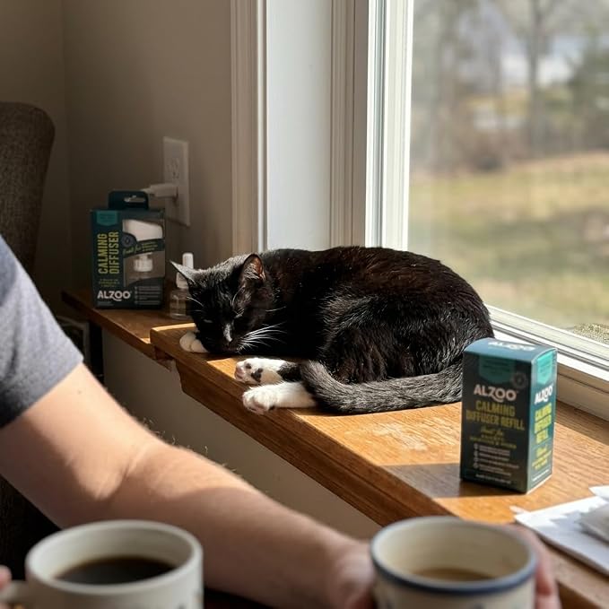 Calming Diffuser Refill for Cats, Helps Reduce Unwanted Stress-Induced Behavior, 100% Plant-Based Active Ingredients, Covers Up to 500 Sq. Ft, 1.52 Fl. Oz.