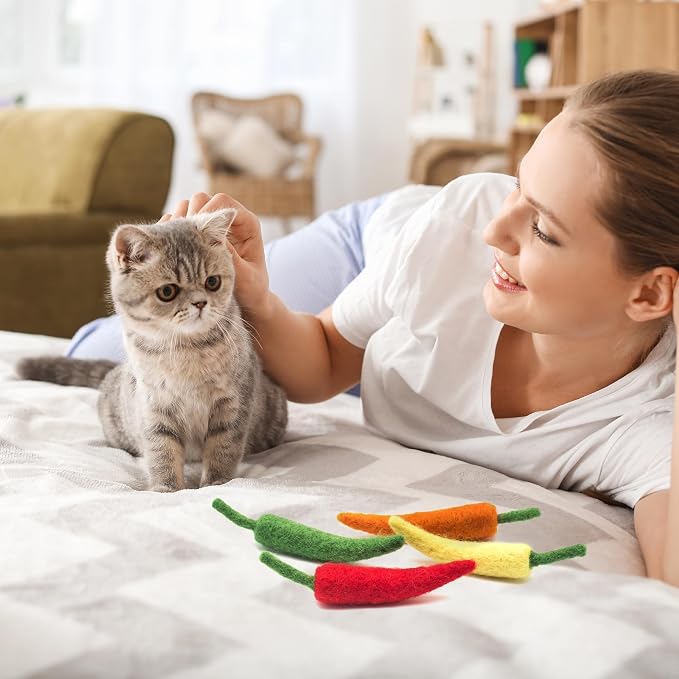 Glaciart One Cat Chili Pepper Toy – 4 Pcs | Soft Fuzzy Enrichment 100% Natural Wool - Interactive Catnip Play Cat Toy Set - Safe for Pets, Non-AZO Colored Dyes