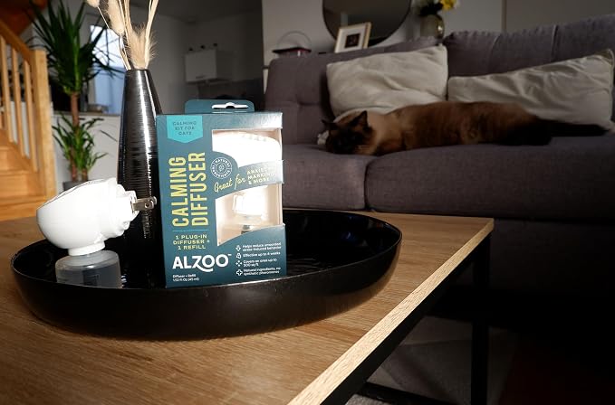 Calming Diffuser for Cats, Kit Includes 1 Plug-in Diffuser & 1 Refill, Helps Reduce Unwanted Stress-Induced Behavior, 100% Plant-Based Active Ingredients, Covers Up to 500 Sq. Ft, 1.52 Fl. Oz.