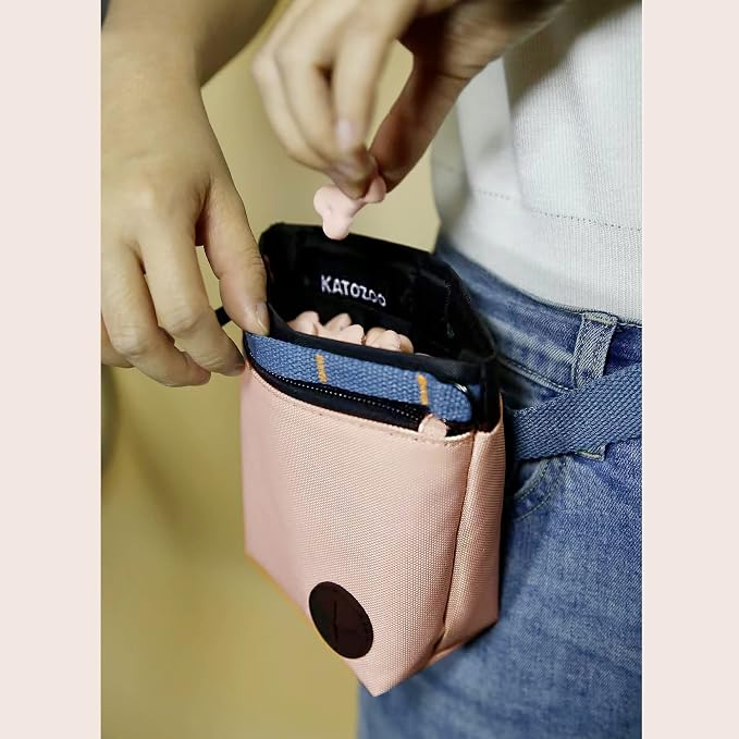 Dog Treat Pouch with Pet Training Clicker, Dog Training Treat Pouch Kit, Magnetic Closure, Hands-Free Training (Pink)