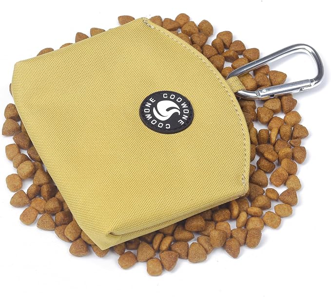 Dog Treat Pouch Magnetic Closure Small Dog Training Treat Pouch Pocket Sized Small Dog Treat Pouch with Clip (Khaki)