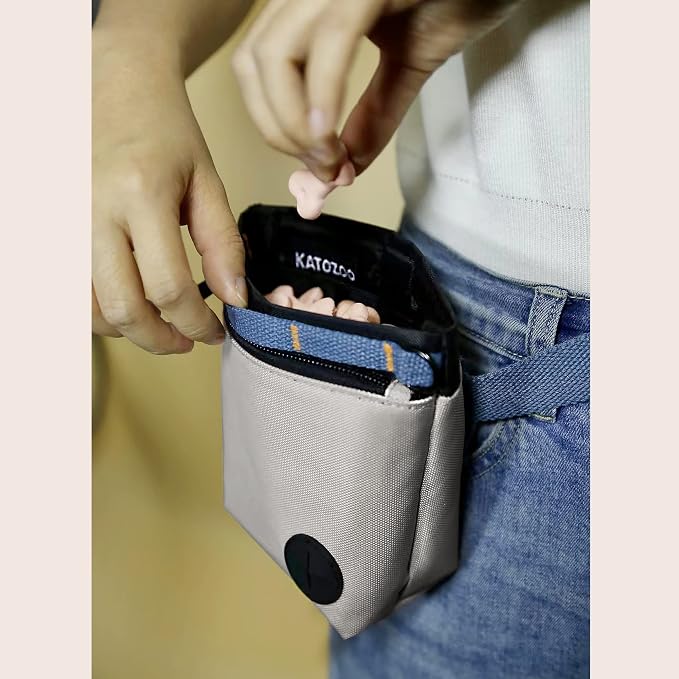 Dog Treat Pouch with Pet Training Clicker, Dog Training Treat Pouch Kit, Magnetic Closure, Hands-Free Training (Grey)