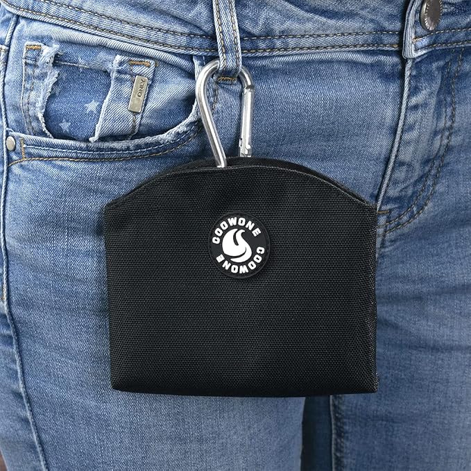 Dog Treat Pouch Magnetic Closure Small Dog Training Treat Pouch Pocket Sized Small Dog Treat Pouch with Clip (Black)