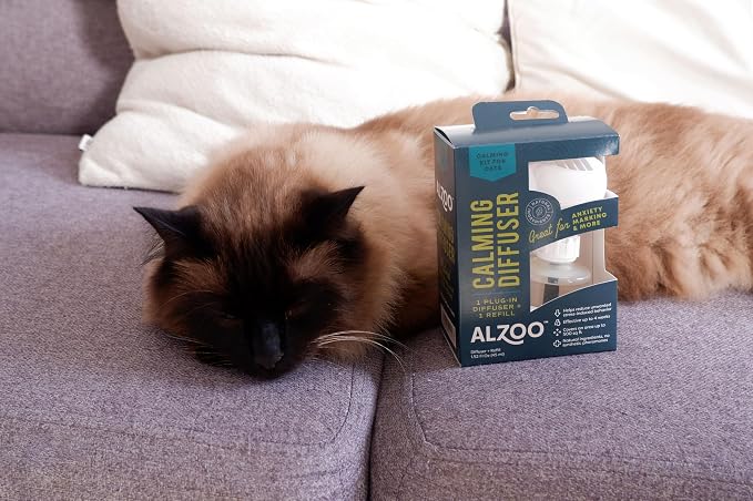 Calming Diffuser for Cats, Kit Includes 1 Plug-in Diffuser & 1 Refill, Helps Reduce Unwanted Stress-Induced Behavior, 100% Plant-Based Active Ingredients, Covers Up to 500 Sq. Ft, 1.52 Fl. Oz.