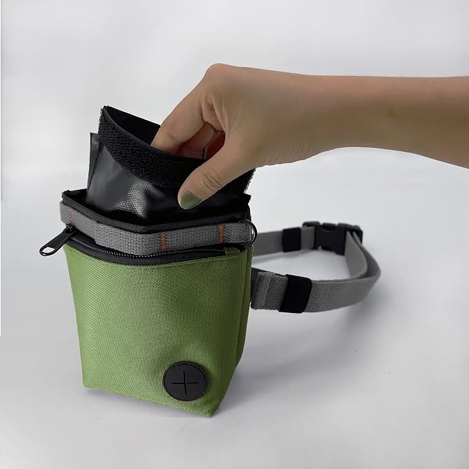 Dog Treat Pouch with Pet Training Clicker, Dog Training Treat Pouch Kit, Magnetic Closure, Hands-Free Training (Green)