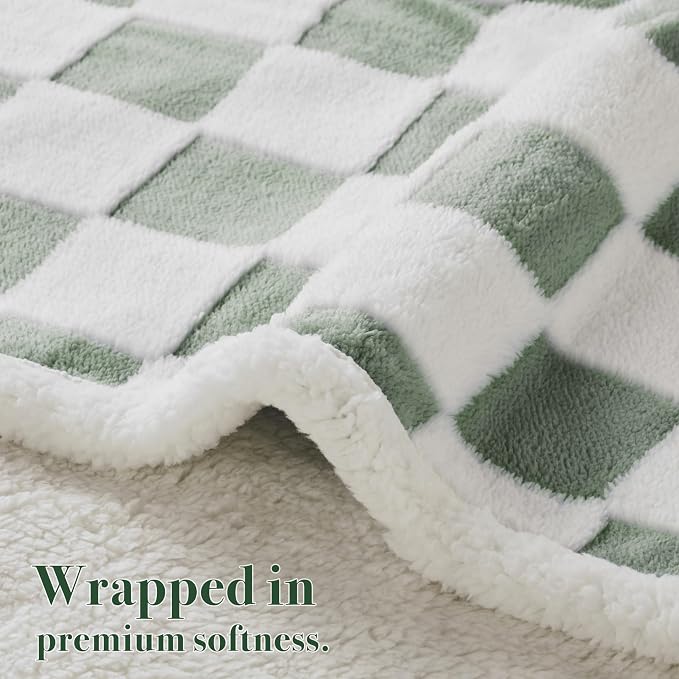 Ohocut Checkered Dog Blanket, Sage Green Jacquard Sherpa Blankets for Small Dog and Cats, Cute Aesthetic Style Fluffy Fleece Pets Blanket for Couch Protection Washable, 30"x40"